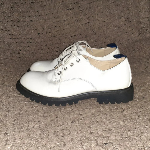 YOSUKE-White Faux Patent Lace-Up Oxfords-Sz 24.5/8-Very Good - Picture 2 of 10